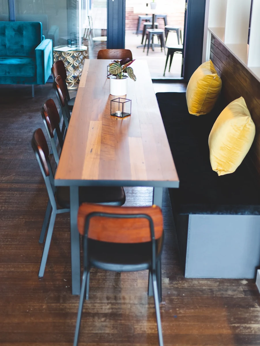 Vibe, The Black Bee Craft Beer & Wine Bar