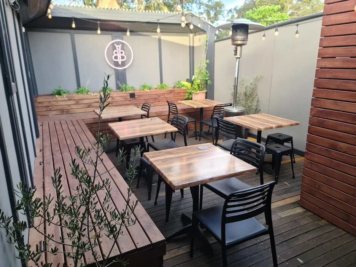Vibe, The Black Bee Craft Beer & Wine Bar