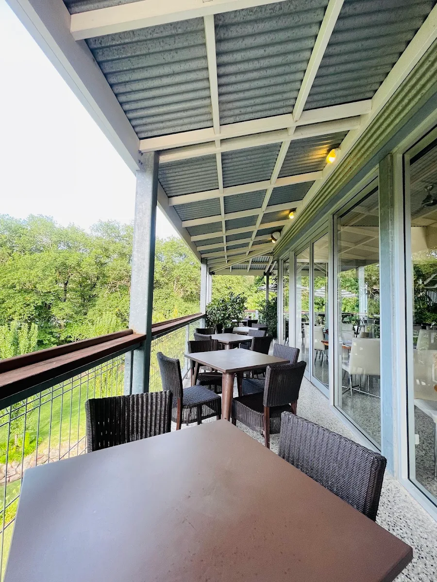 Vibe, Inglewood Inn