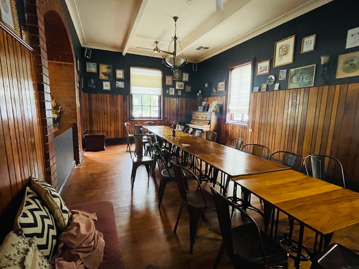 Vibe, Inglewood Inn