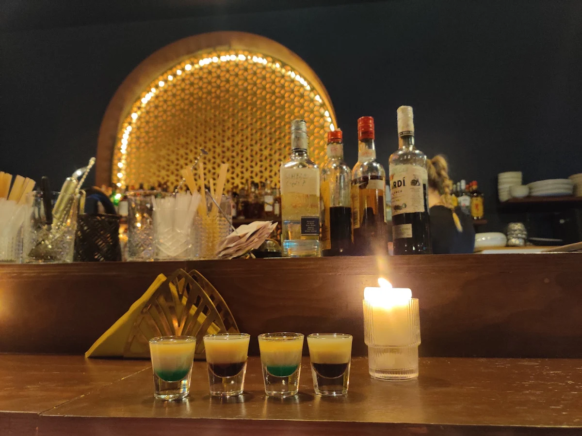 Vibe, ilu ilu Bar