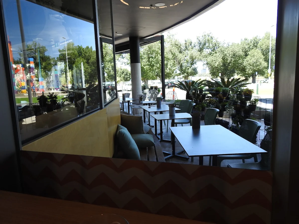 Vibe, Sir Albert Cafe