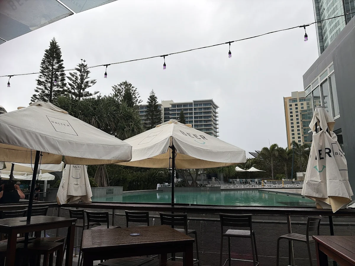 Vibe, Longboards Laidback Eatery & Bar