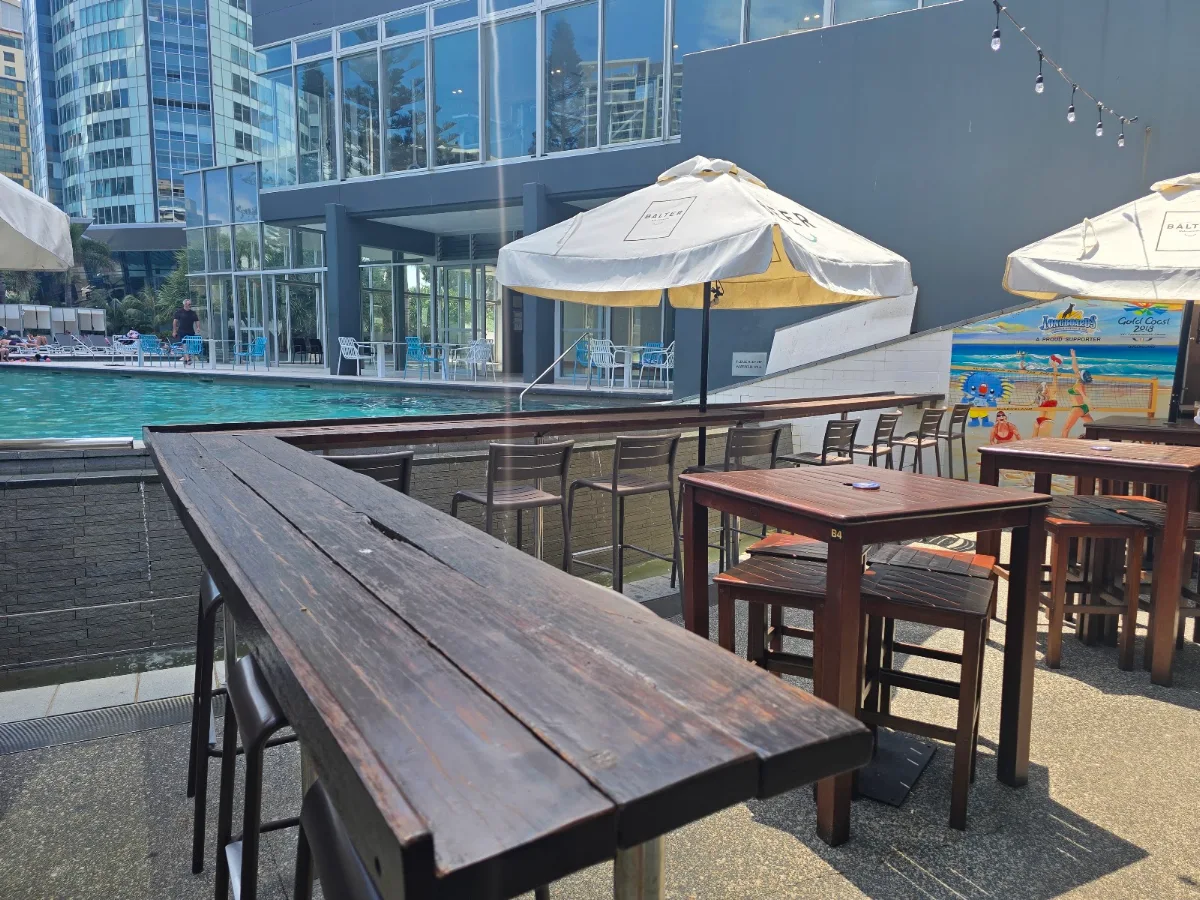 Vibe, Longboards Laidback Eatery & Bar
