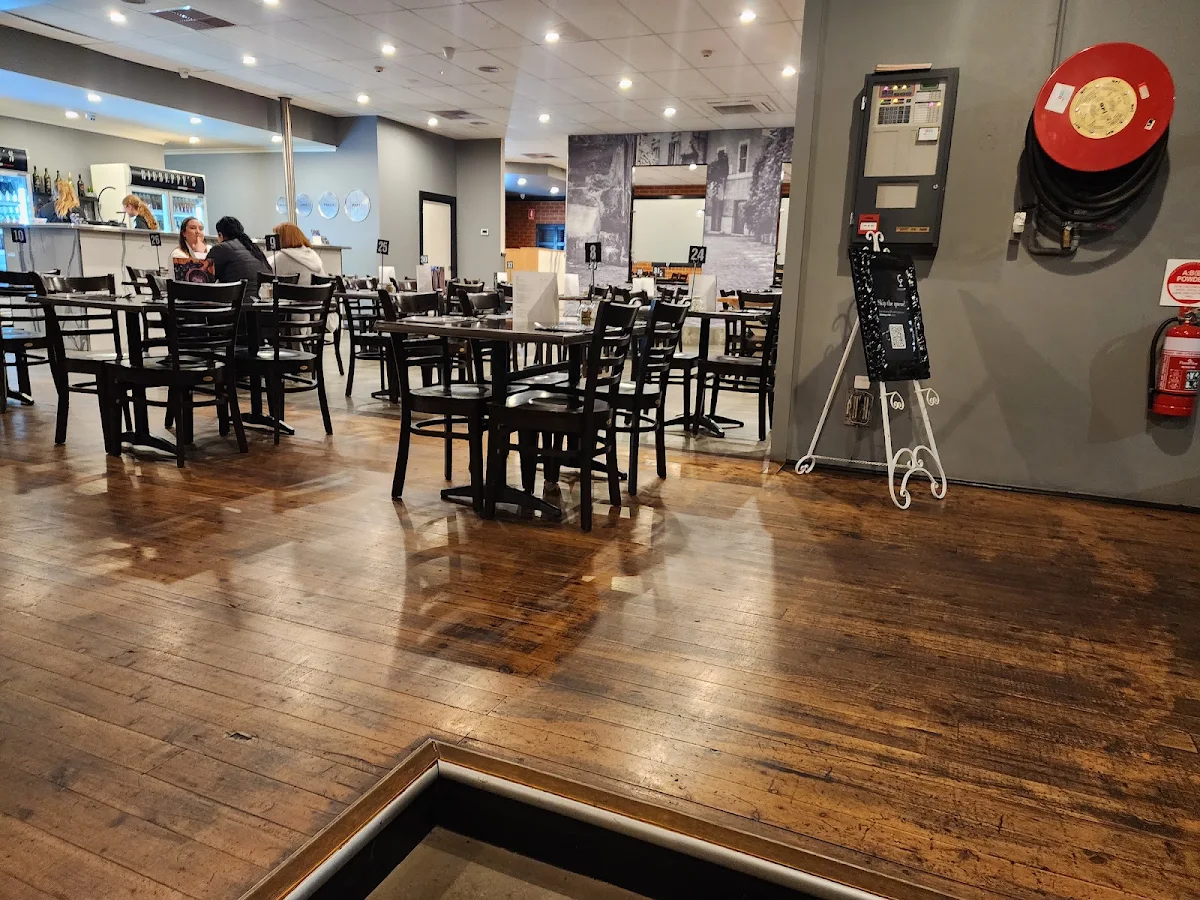 Vibe, Giuseppe's Restaurant & Bar