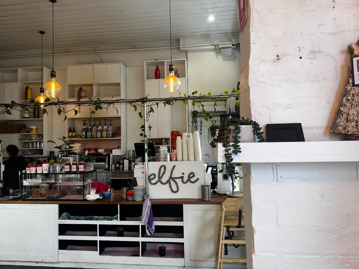 Vibe, Elfie Windsor