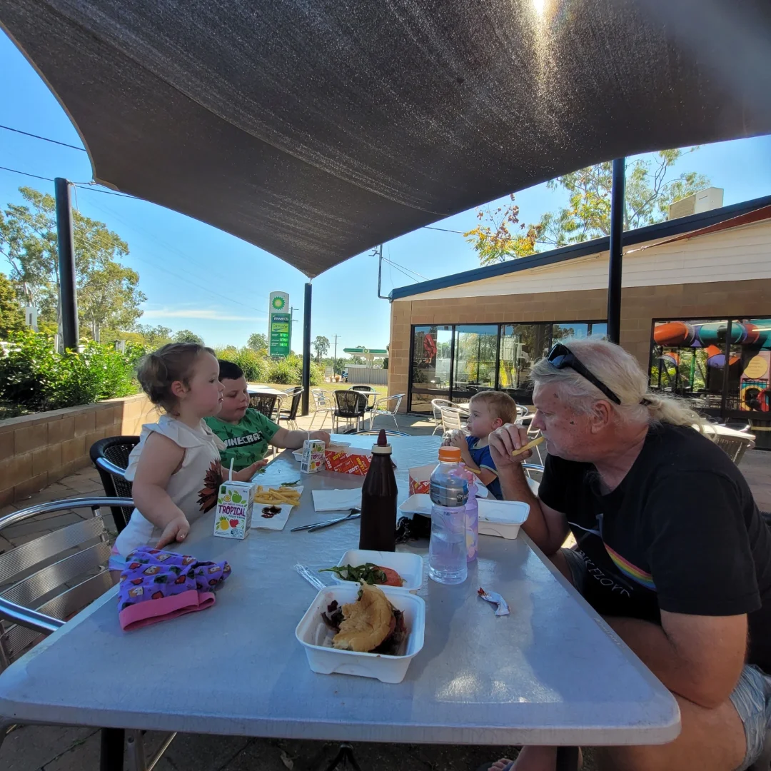 Vibe, Country Diner (Starburst Diner)