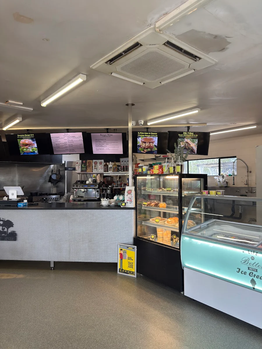 Vibe, Country Diner (Starburst Diner)