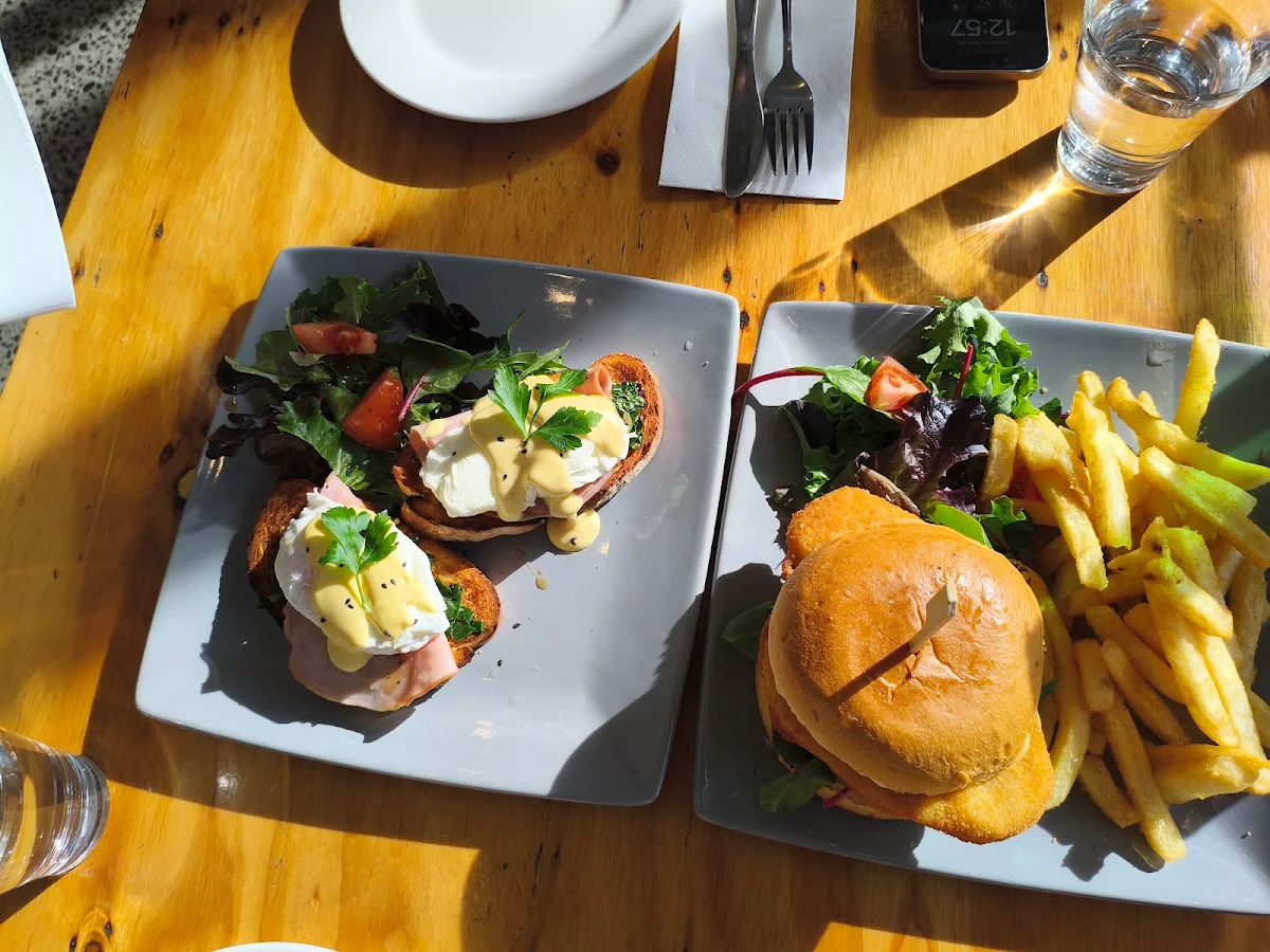Food & drink, Q Cafe & Bar