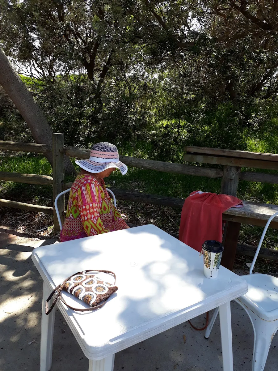 Vibe, Lakes Beach Cafe