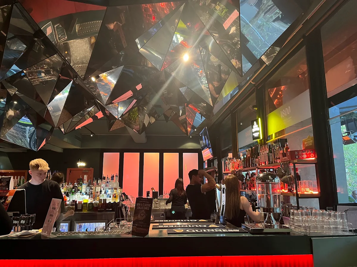 Vibe, CQ Bar
