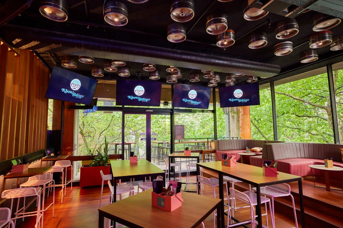 Vibe, CQ Bar