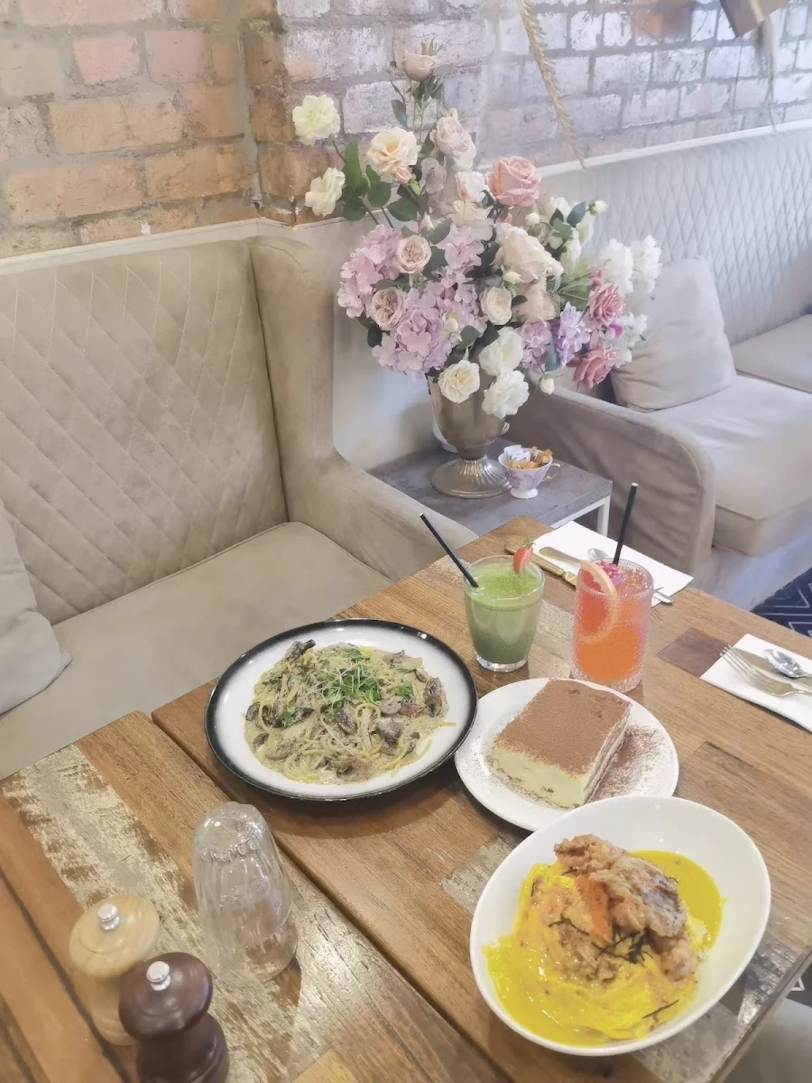 Food & drink, FLOVIE CAFE