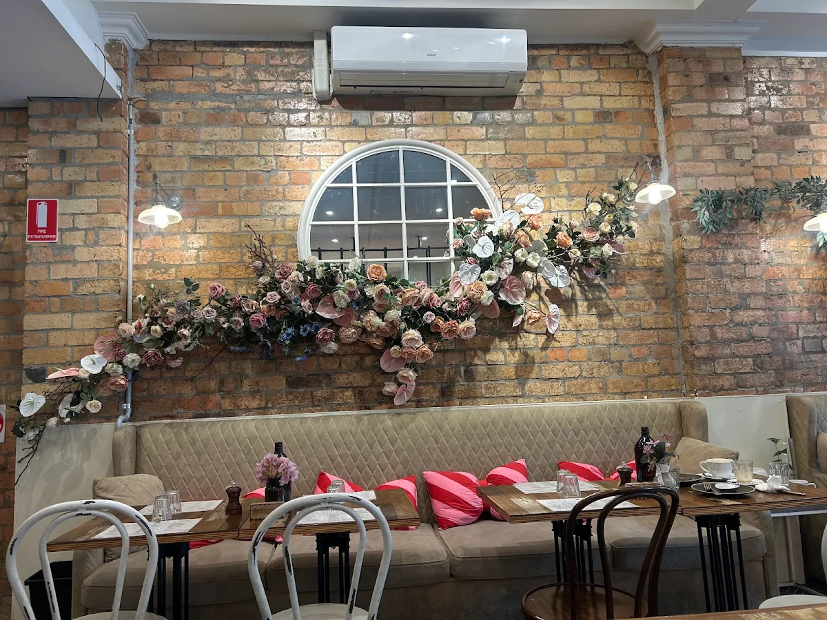 Vibe, FLOVIE CAFE