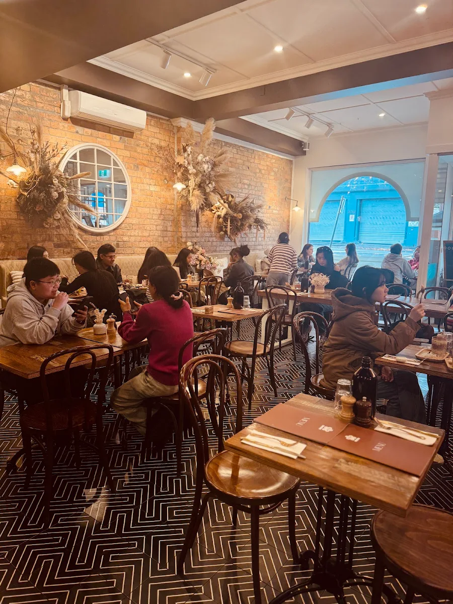 Vibe, FLOVIE CAFE