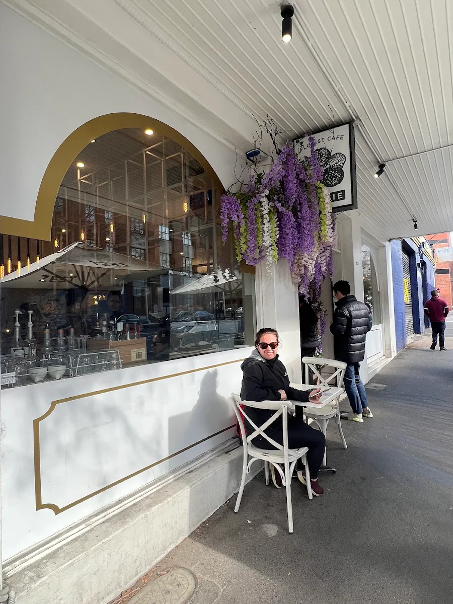 Vibe, FLOVIE CAFE