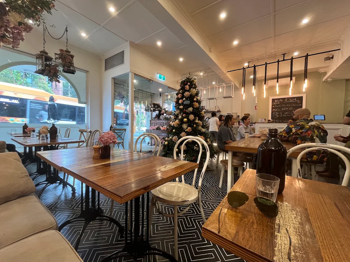 Vibe, FLOVIE CAFE