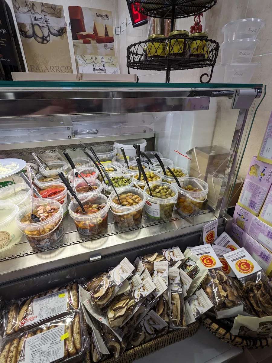 Vibe, Tutto Delicatessen