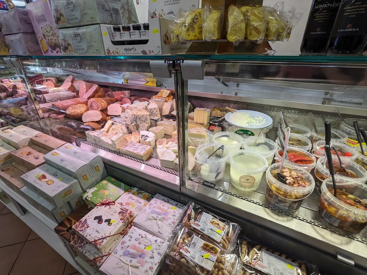 Vibe, Tutto Delicatessen