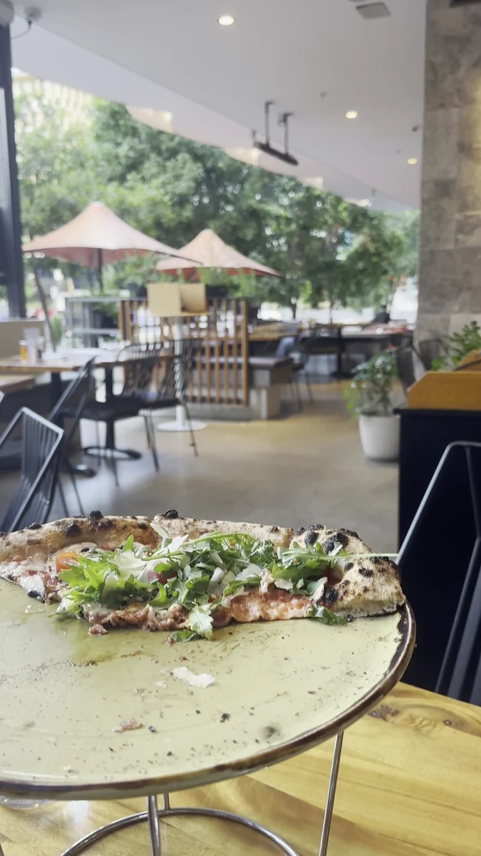 Vibe, Il Verde Italian Restaurant & Woodfire Pizza