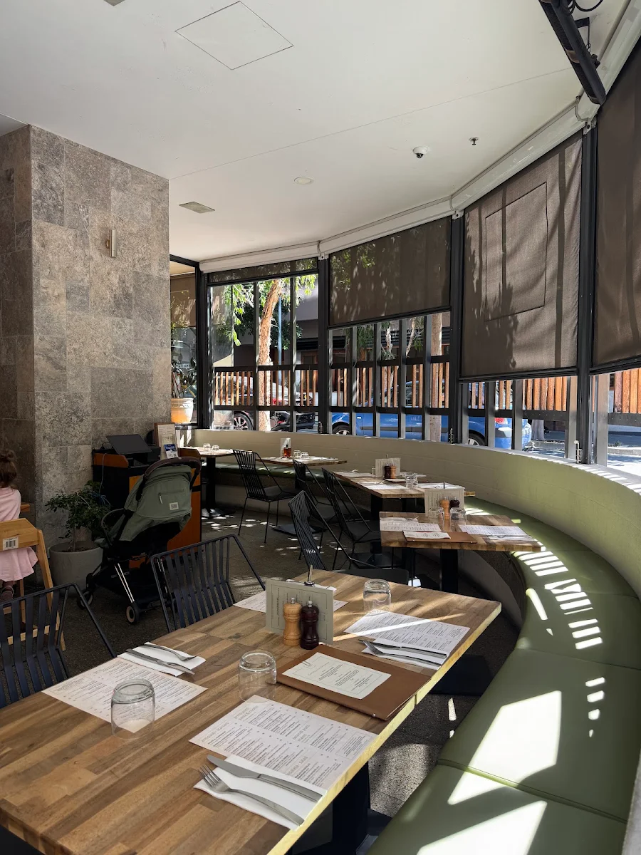 Vibe, Il Verde Italian Restaurant & Woodfire Pizza