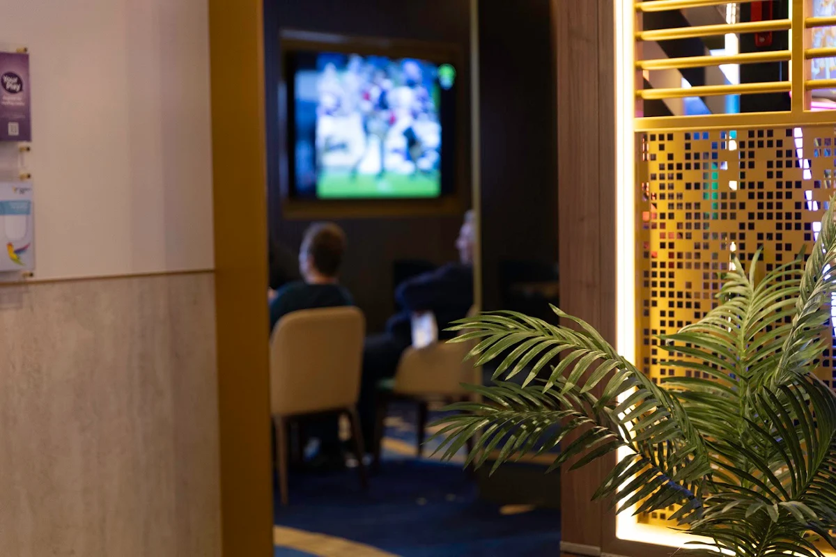 Vibe, Skyways Hotel