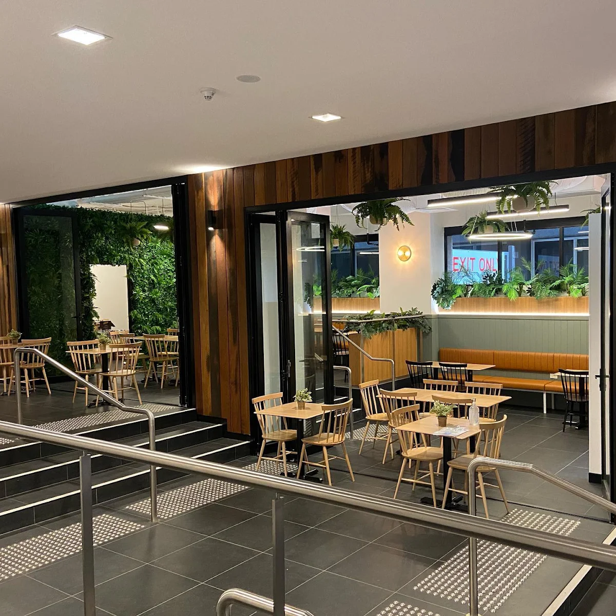 Vibe, Piccolo Me 93 George St