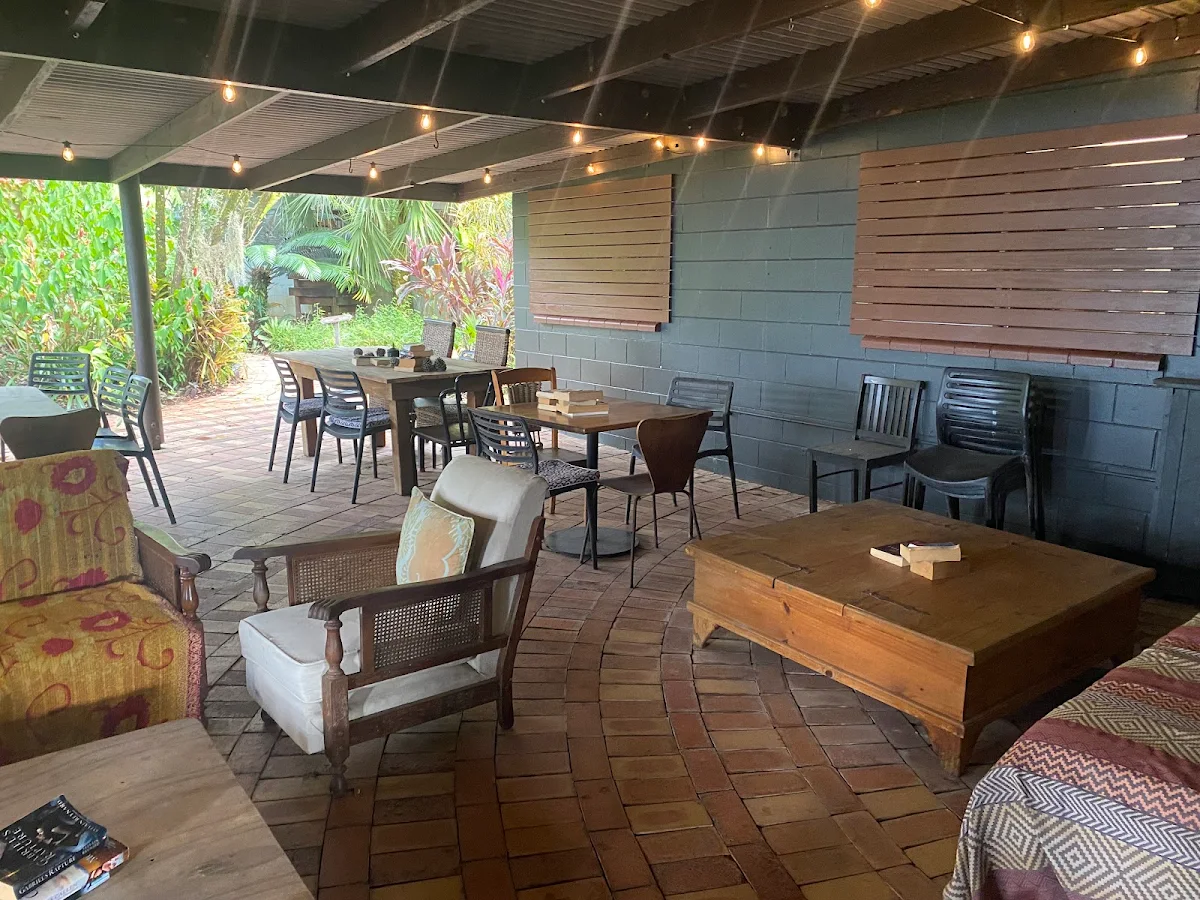 Vibe, Crossroads Cafe