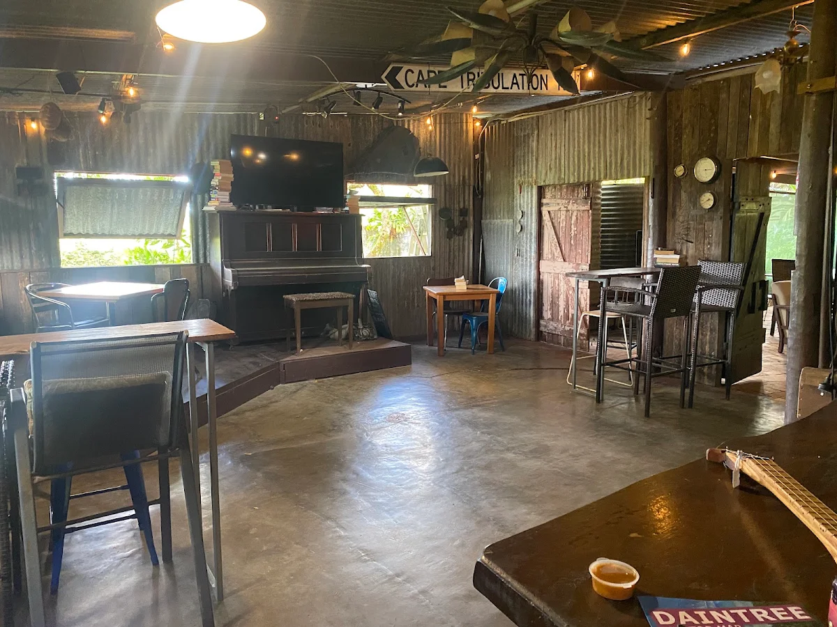 Vibe, Crossroads Cafe