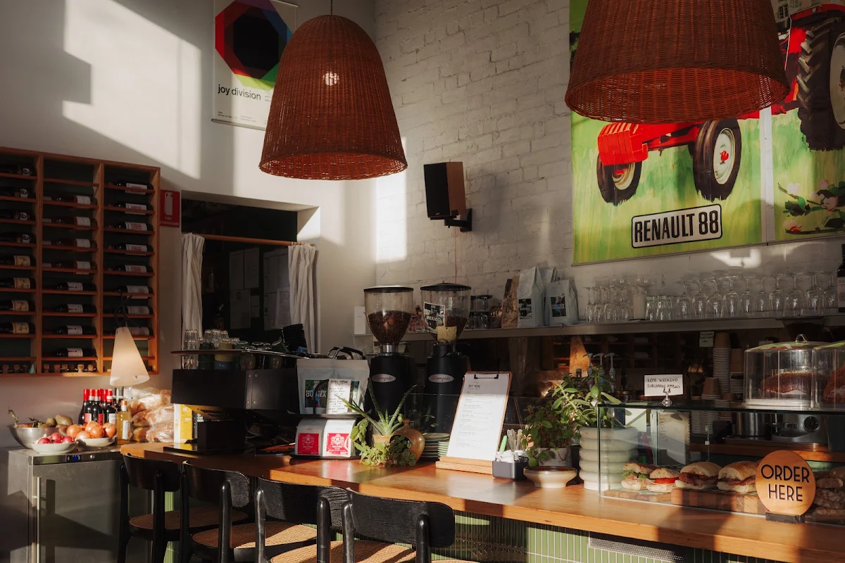 Vibe, Tinker Tailor Cafe