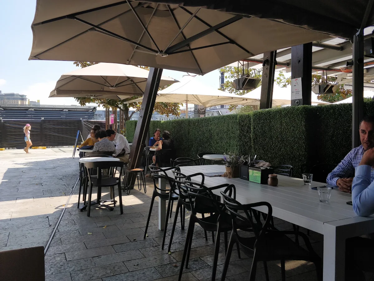 Vibe, Simplicity cafe