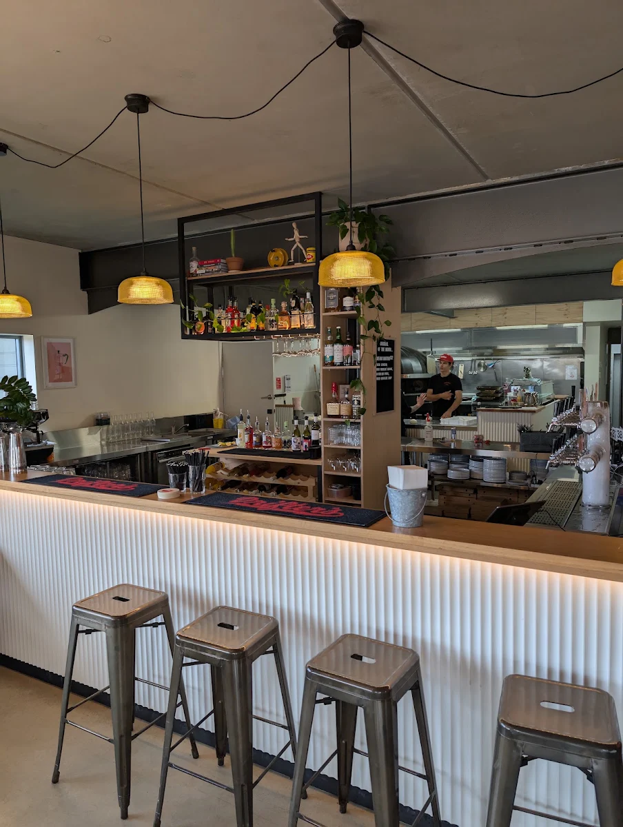 Vibe, Drifter's Pizza and Beer