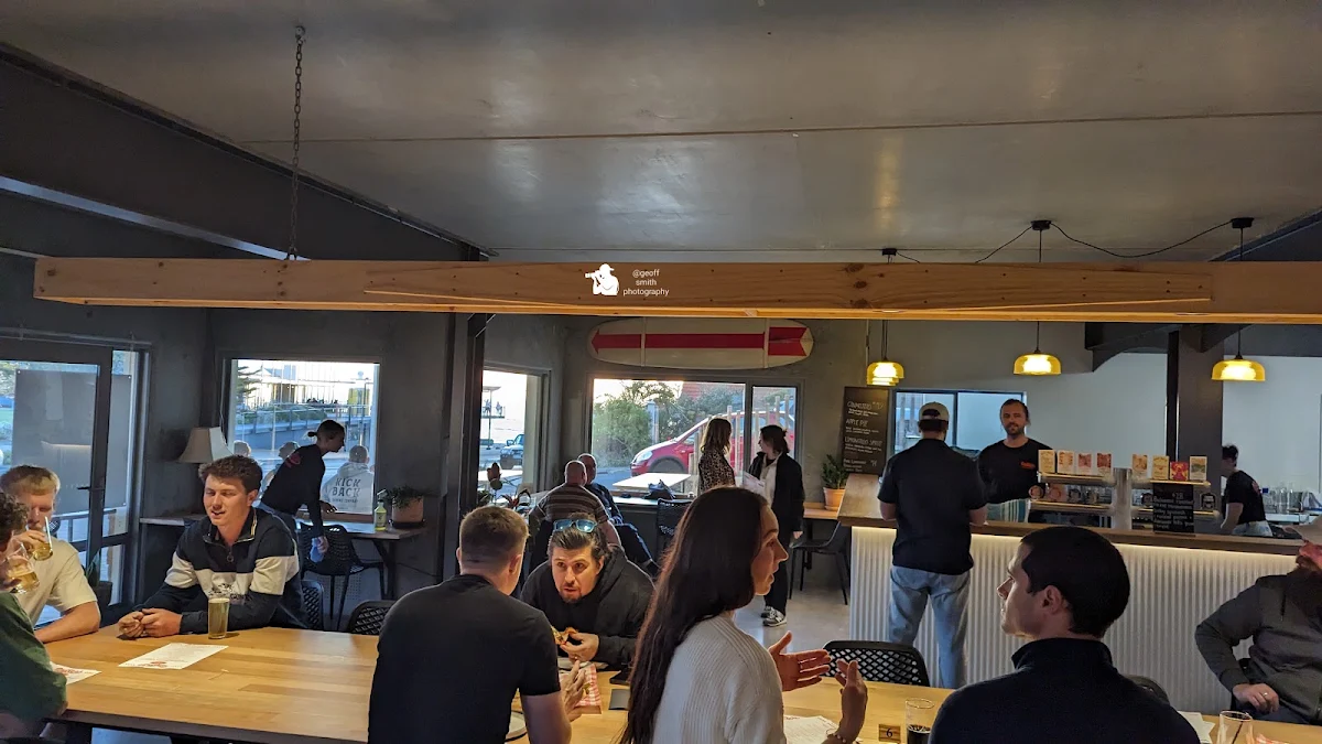 Vibe, Drifter's Pizza and Beer