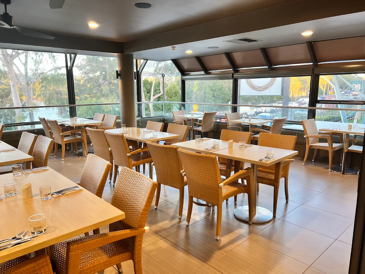 Vibe, Riverside Restaurant