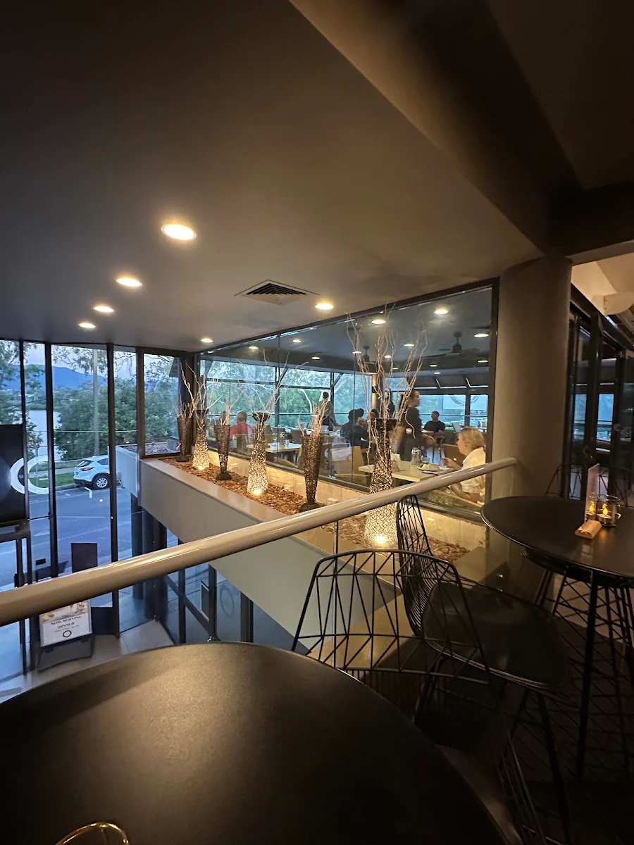 Vibe, Riverside Restaurant