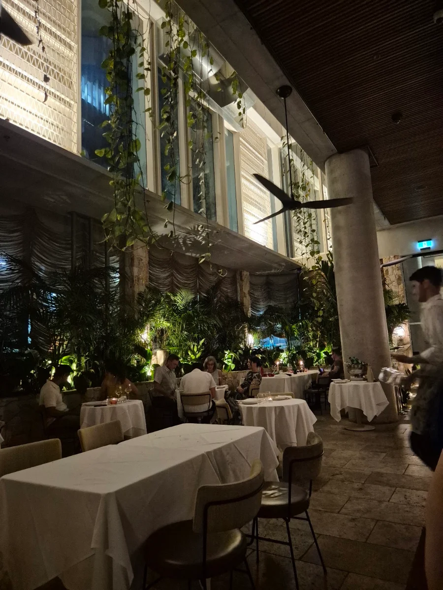 Vibe, Evra Restaurant & Bar