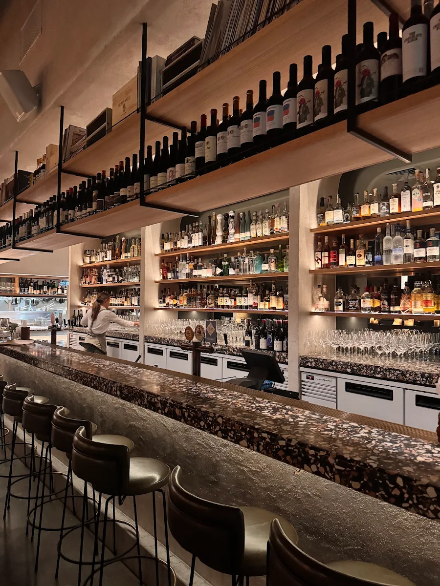 Vibe, Evra Restaurant & Bar