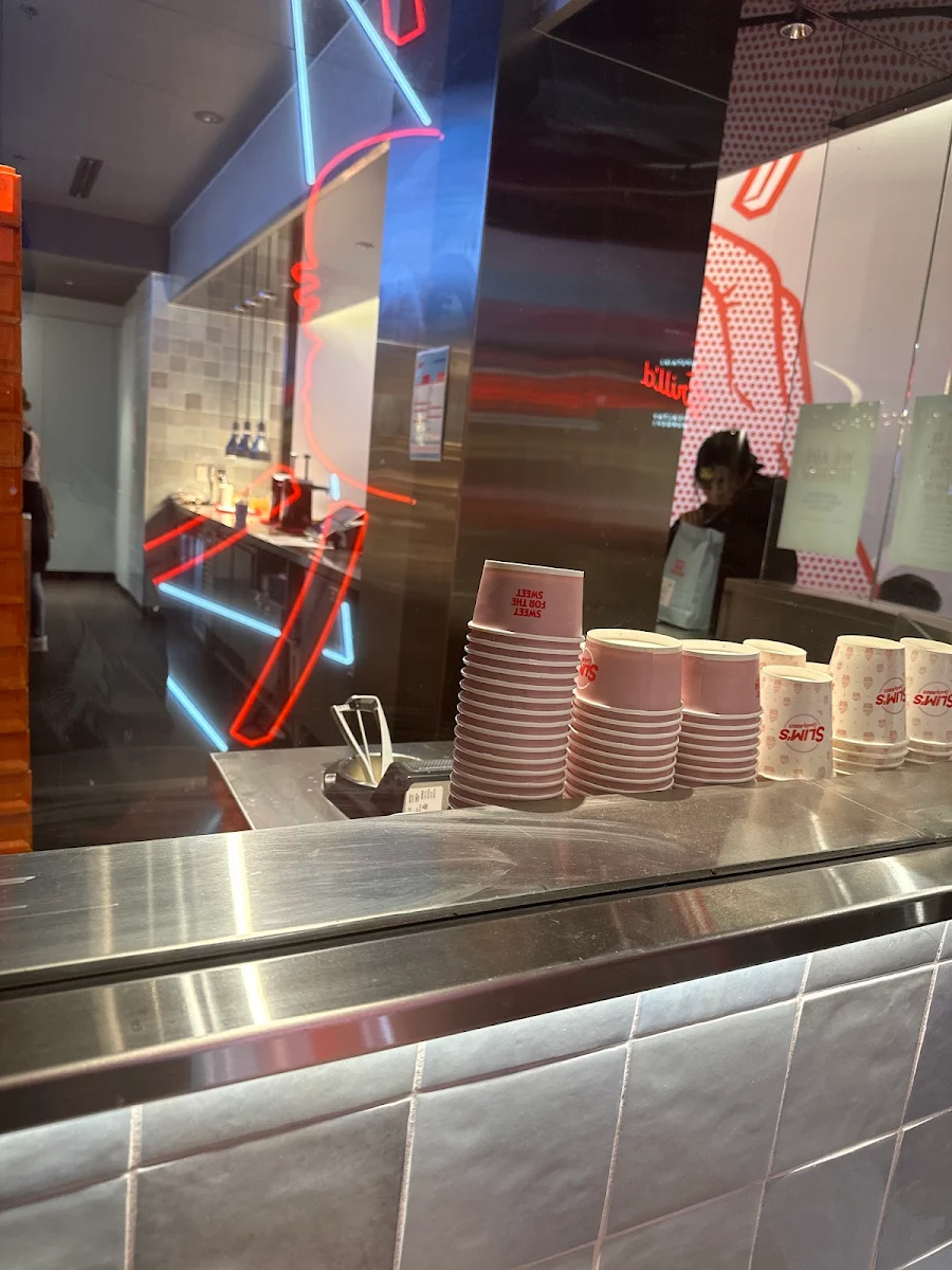 Vibe, Slim's Quality Burger