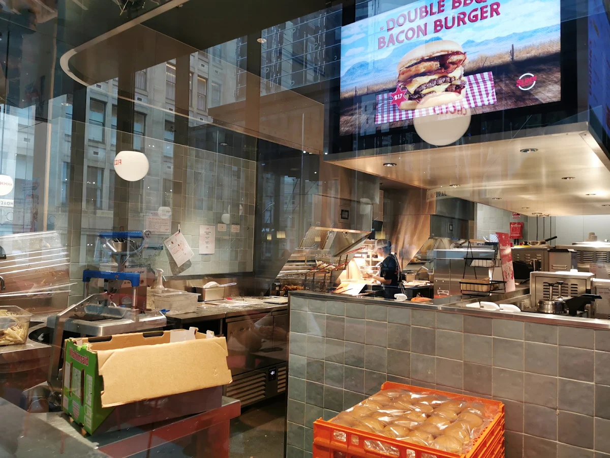 Vibe, Slim's Quality Burger