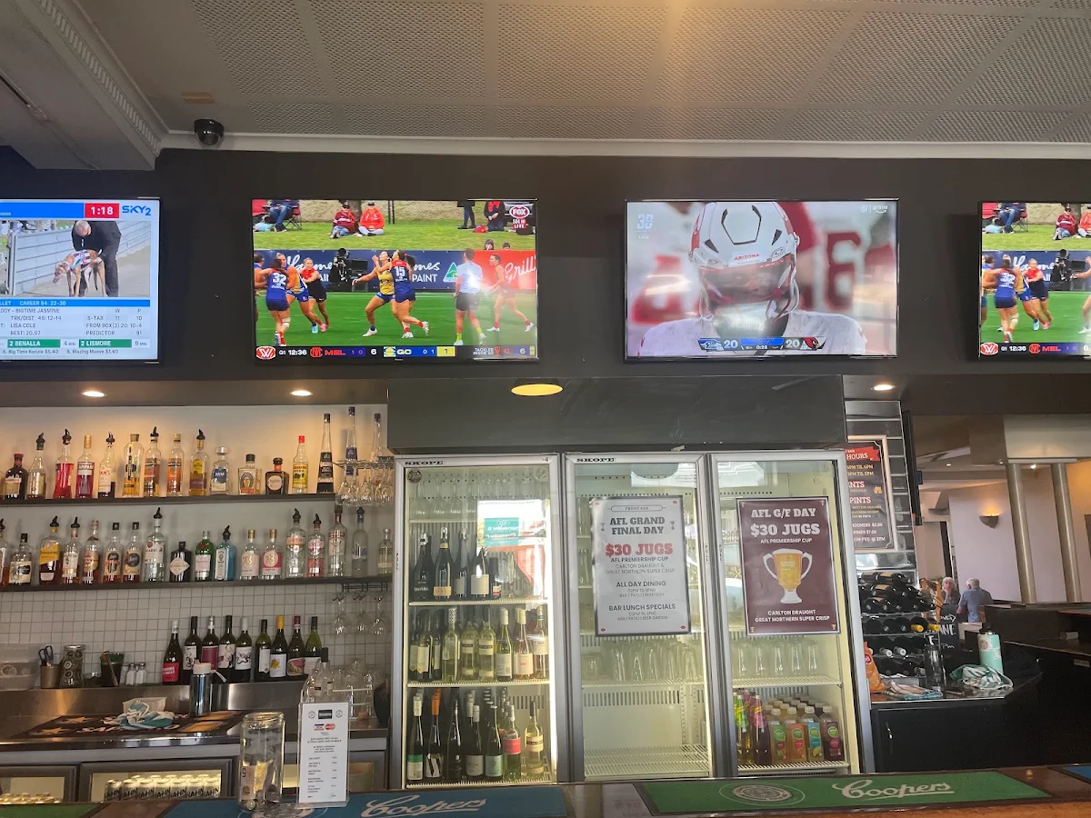 Vibe, Broadway Hotel