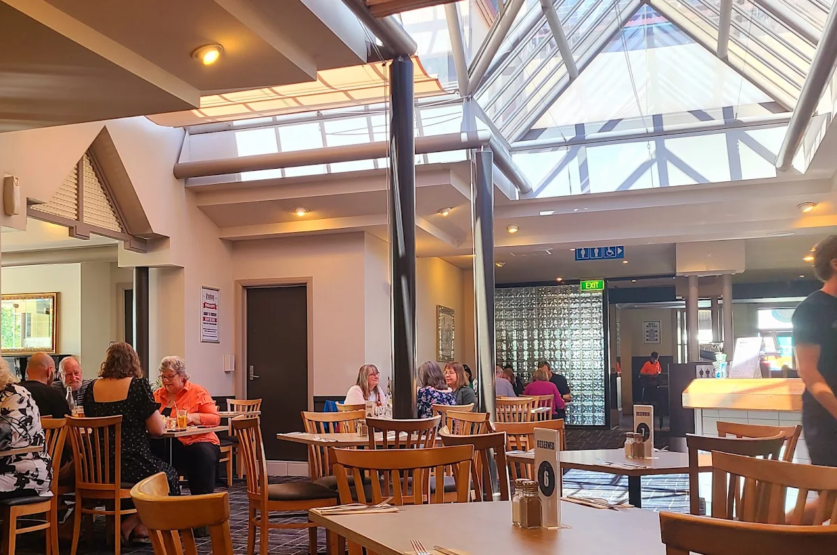 Vibe, Broadway Hotel