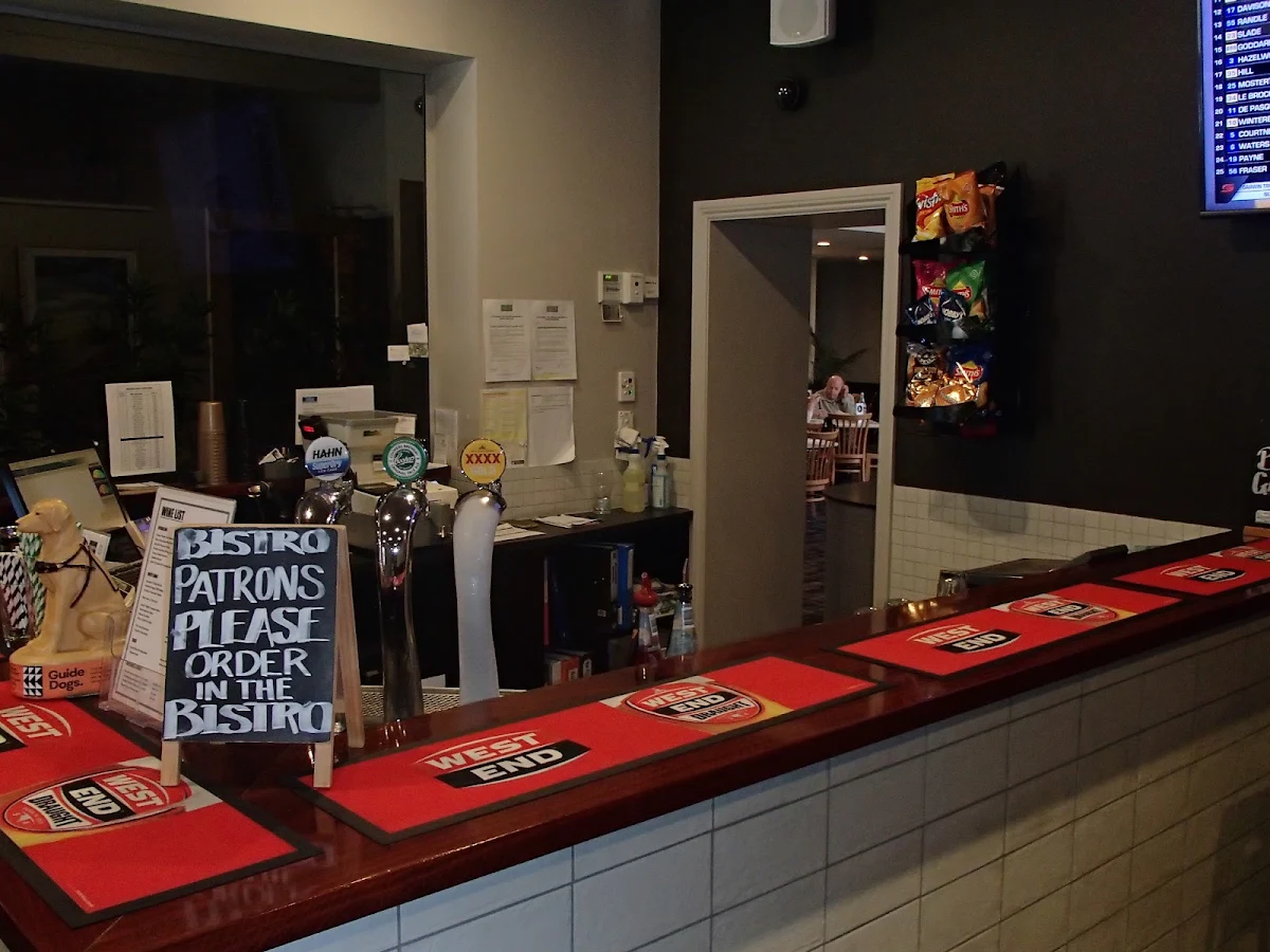 Vibe, Broadway Hotel