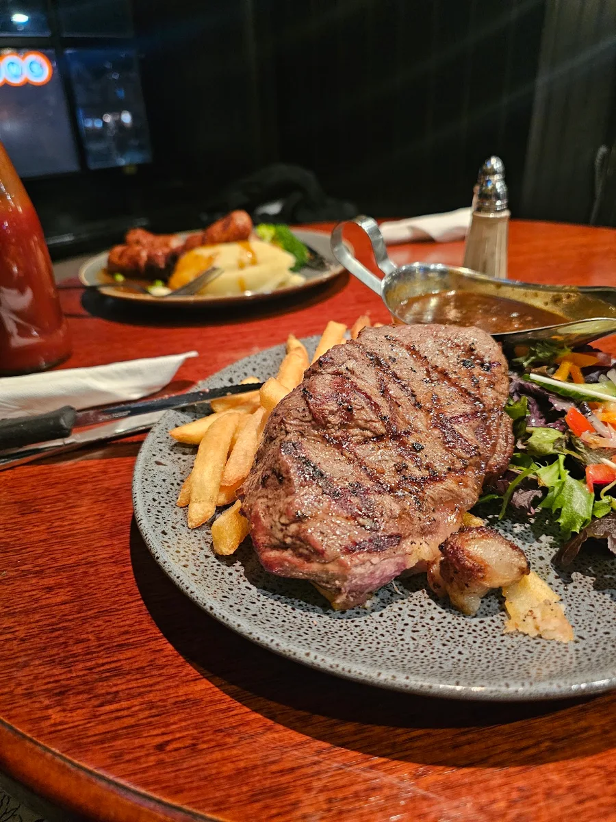Food & drink, Cock'n'Bull British Pub