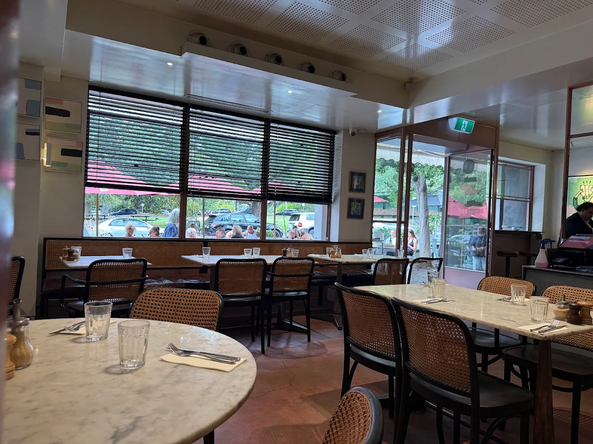 Vibe, Bacash Restaurant