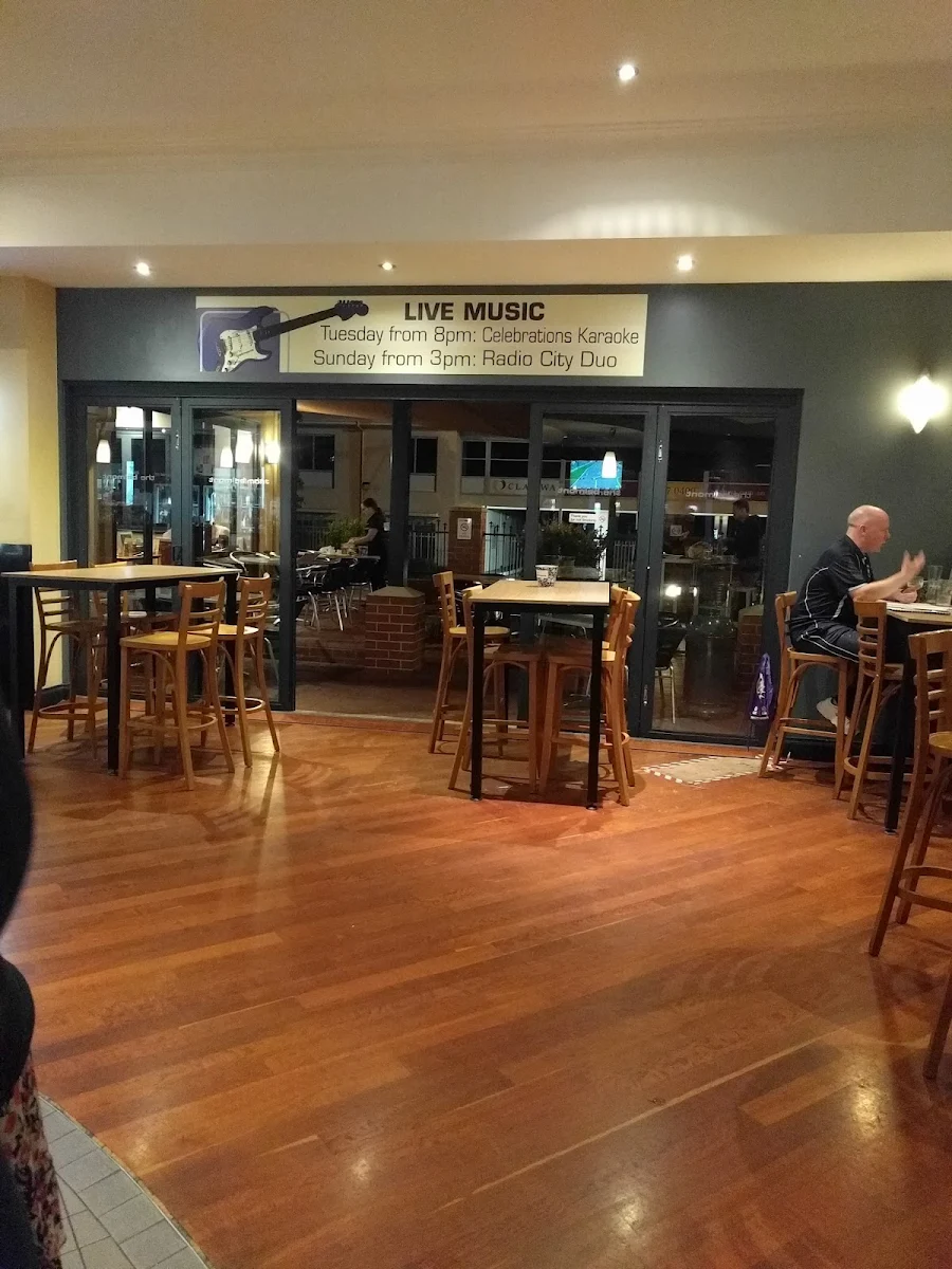 Vibe, Belmont Tavern
