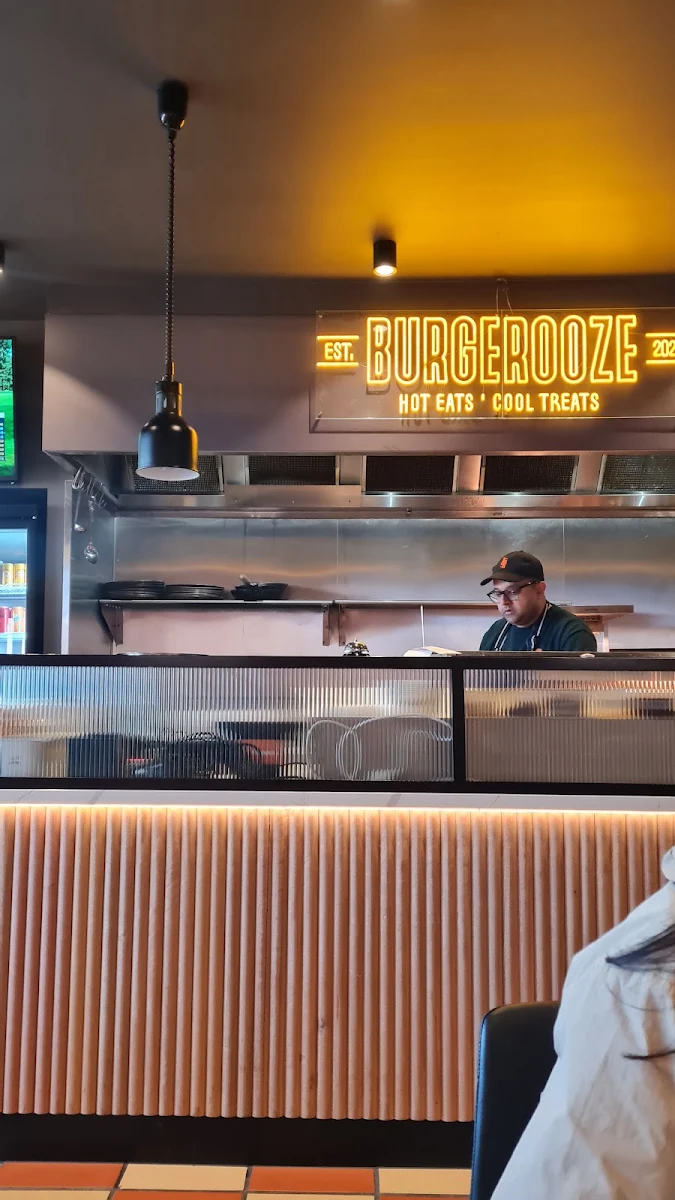 Vibe, Burgerooze Sunbury