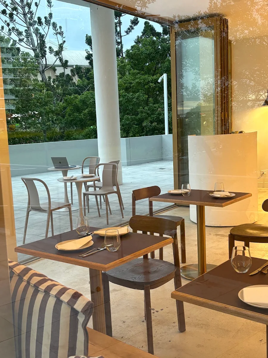 Vibe, LOVI cafe bar and grill