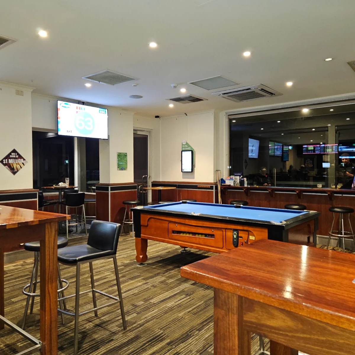 Vibe, Henley Beach Hotel