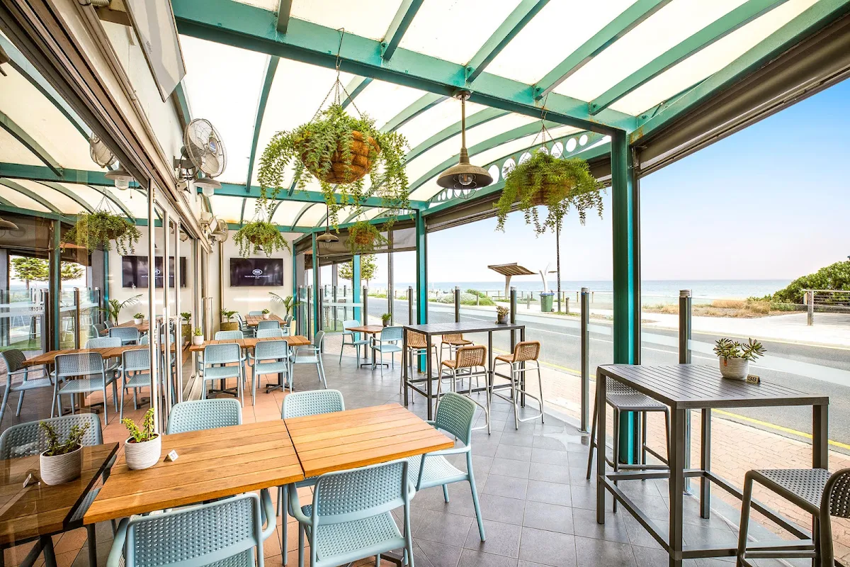 Vibe, Henley Beach Hotel