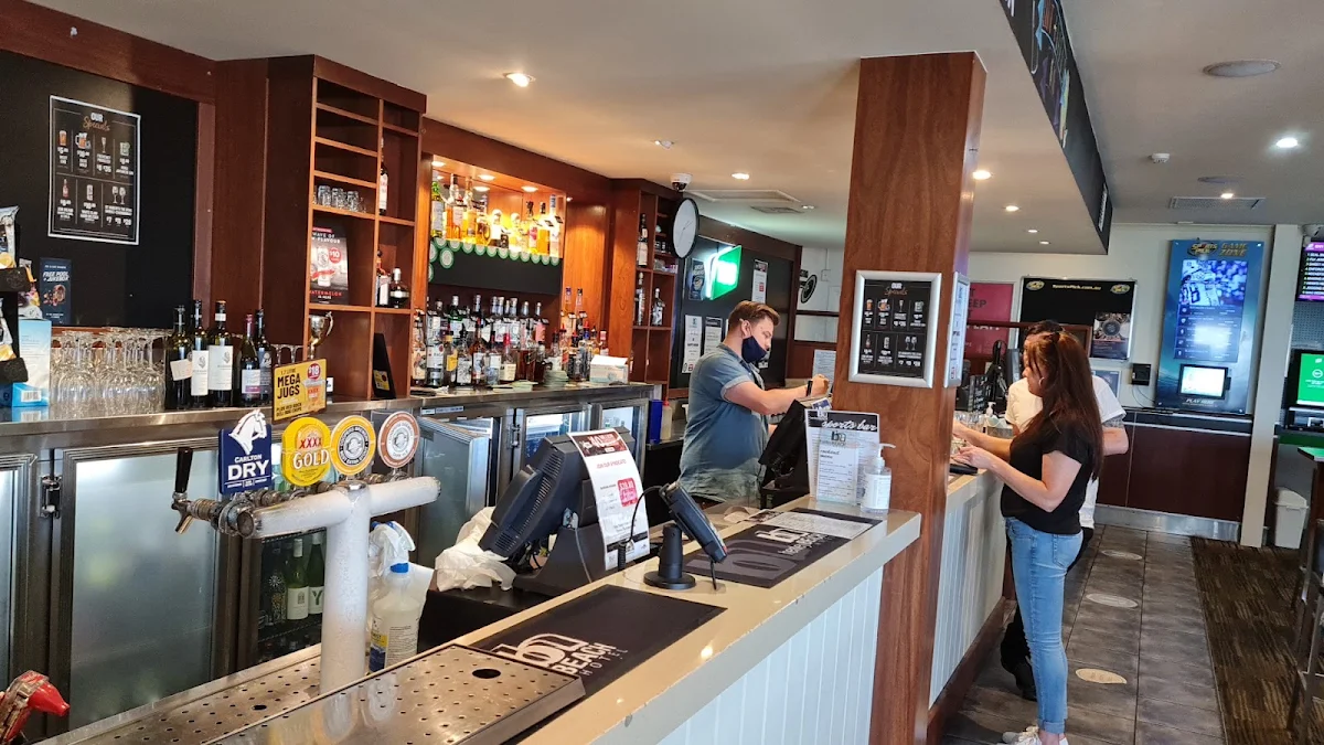 Vibe, Henley Beach Hotel